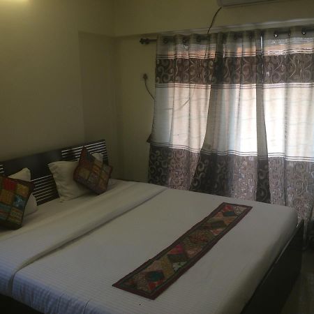 Poonam Hieghts Bed & Breakfast Mumbai Eksteriør bilde