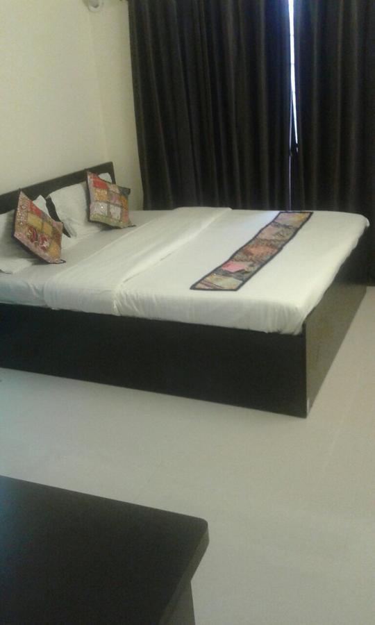 Poonam Hieghts Bed & Breakfast Mumbai Eksteriør bilde