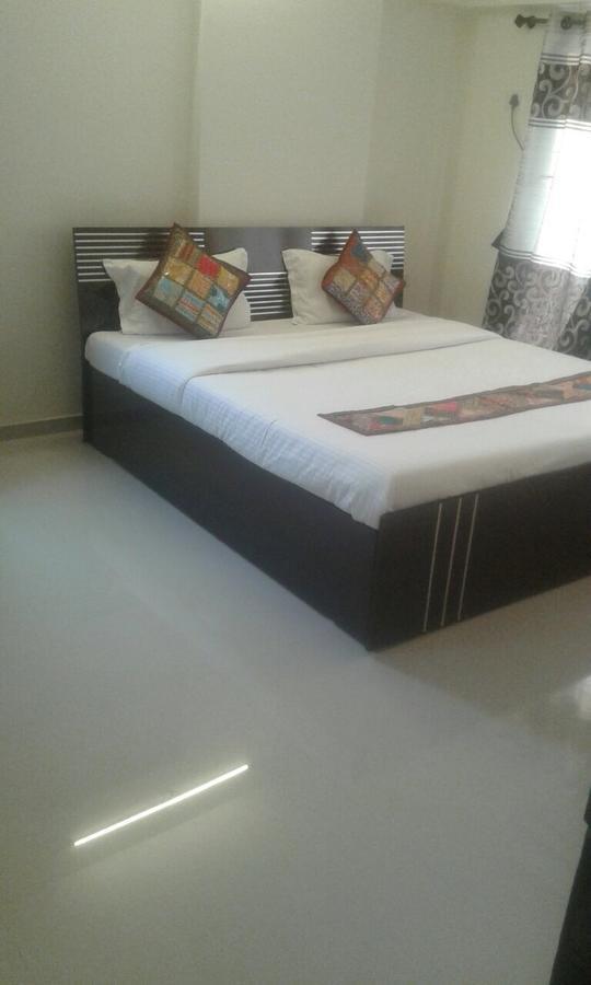 Poonam Hieghts Bed & Breakfast Mumbai Eksteriør bilde