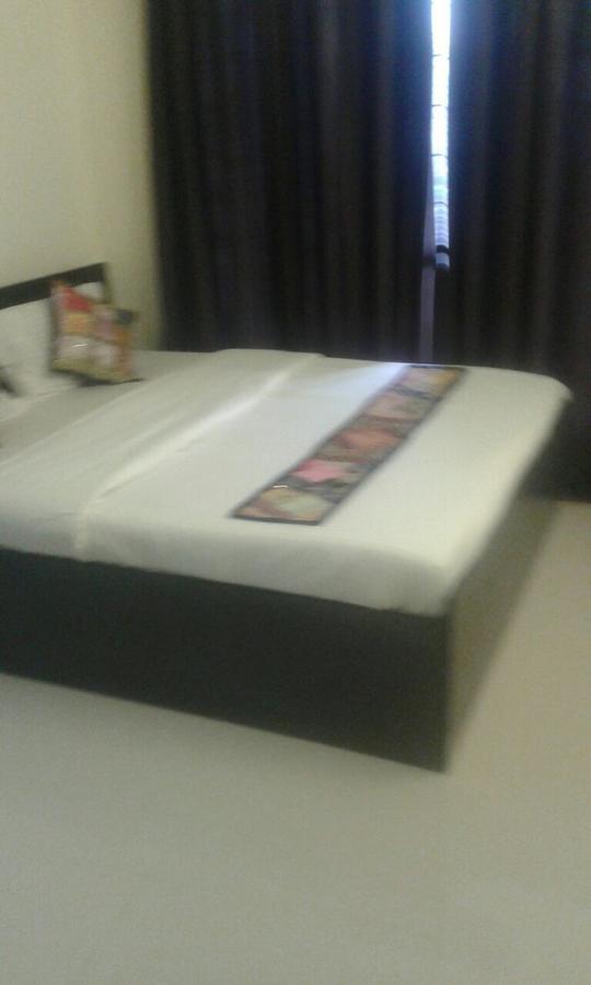Poonam Hieghts Bed & Breakfast Mumbai Eksteriør bilde