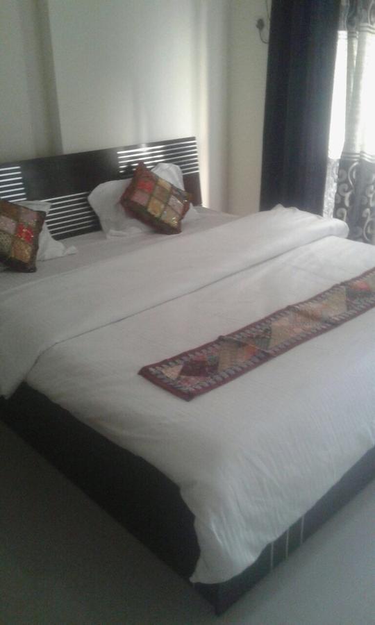 Poonam Hieghts Bed & Breakfast Mumbai Eksteriør bilde